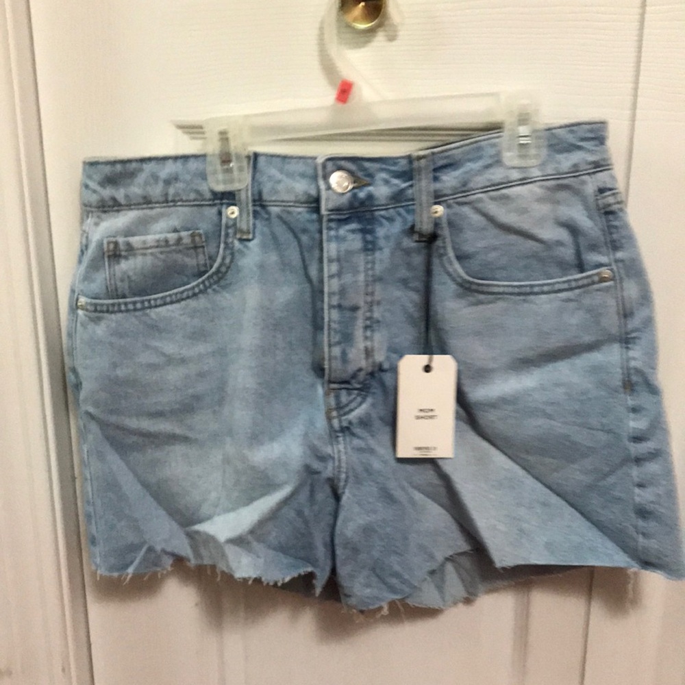 These are distressed Jean shorts from Forever 21. Brand new tags never worn.